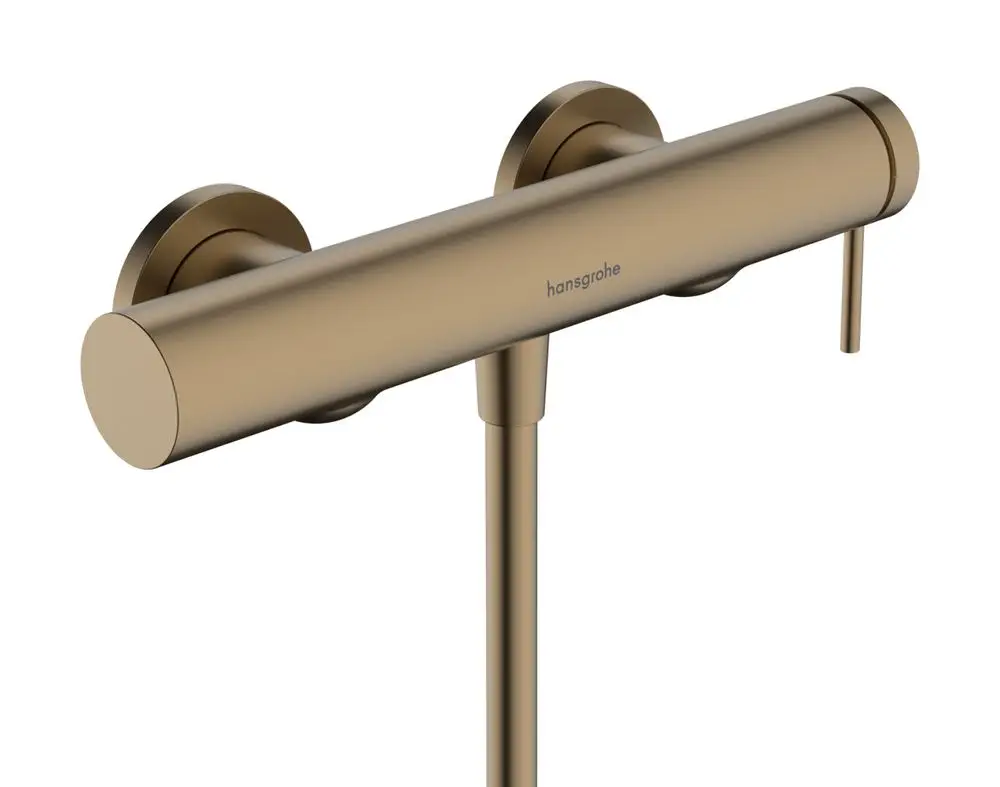 Brausemischer von Hansgrohe in gebürstetem Bronze-Finish, mit runder, schmaler Mischerkonstruktion und einem Hebel zur Steuerung des Wasserflusses.